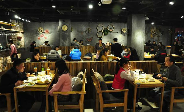 每天只賣一道菜月入120萬日元，她成功的秘訣是什么？|餐飲界