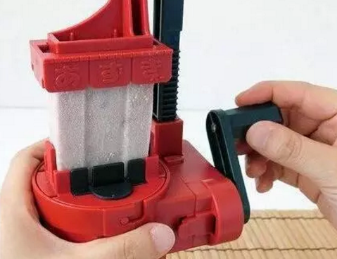 單憑一個(gè)“硬”字，每年大約售出 2.5 億根，成為日本國(guó)民冷飲