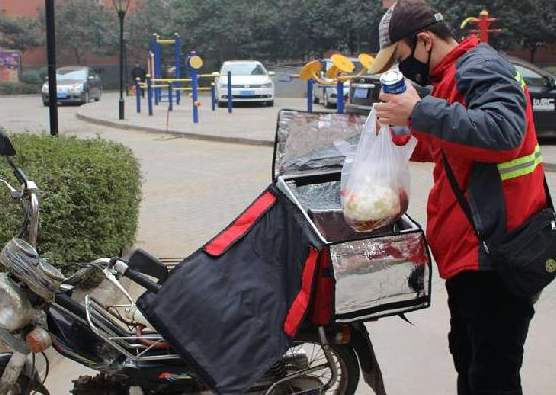 外賣村調(diào)查：一套證照幾家店共用，靠“潛規(guī)則”還能走多遠(yuǎn)？