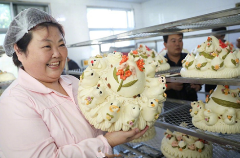 大媽賣饅頭3年 年銷1000萬元，網(wǎng)友：我該賣燒餅還是賣饅頭？