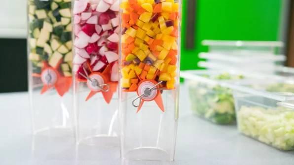 60秒出餐的沙拉機器人，餐飲自動售賣的下一個風(fēng)口？|餐飲界