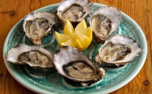 因語言不通，兩人一頓午餐被要價4049元