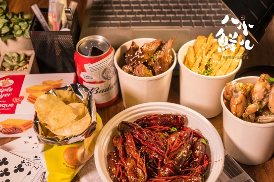 做爆款芥末龍蝦、在KTV開店中店，「八小鮮兒」認(rèn)為熱辣熟食還有更多玩法