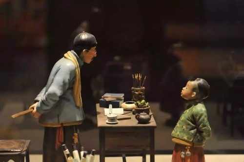 狗不理、大麻花，那是給外地人吃的，煎餅果子才是天津衛(wèi)的真愛！