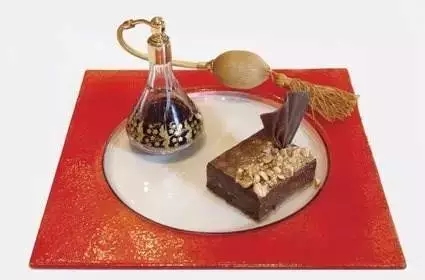 美國紐約曼哈頓出現(xiàn)最貴甜品，真心吃不起！|餐飲界