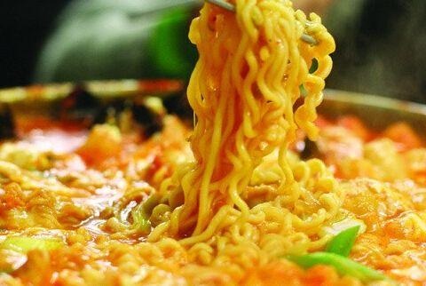 泡面三年少賣80億包，康師傅用什么打退外賣的進(jìn)攻？