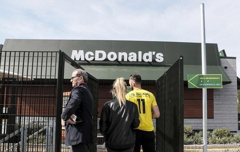 麥當勞餐廳開在遺址上，和骨骸一起吃飯后背冷颼颼！