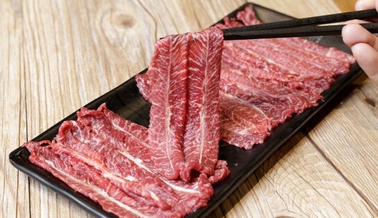 這個(gè)城市400多家潮汕牛肉火鍋，今冬只剩下101家，原來被串串香給頂了