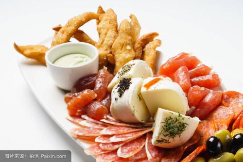 無(wú)人餐廳、外賣(mài)并購(gòu)、中餐出海......那些妄圖顛覆餐飲的事件，現(xiàn)在咋樣啦？|餐飲界