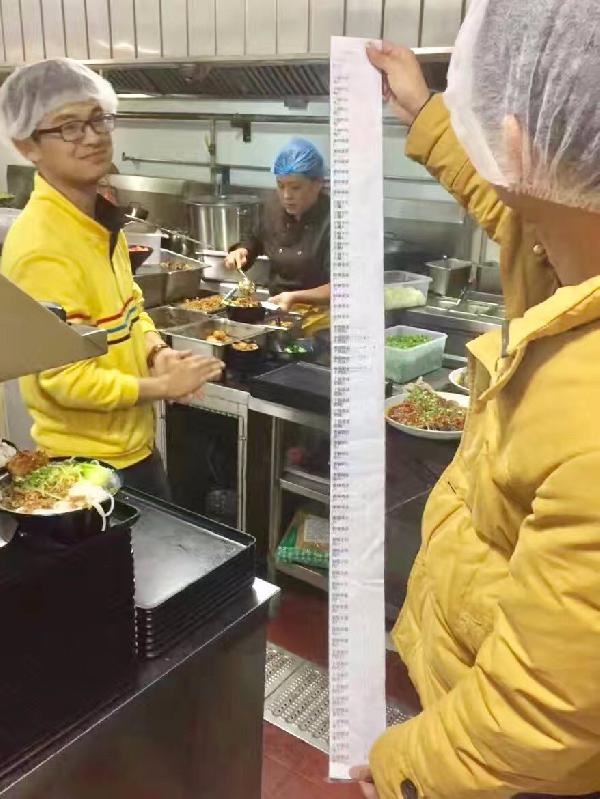 月賺750000元，獲得358108個(gè)點(diǎn)贊，這家小小米粉店想從3萬(wàn)億中分一杯羹