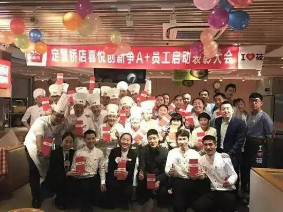 海底撈、西貝的管理經(jīng)：好員工，都不是“管”出來(lái)的！