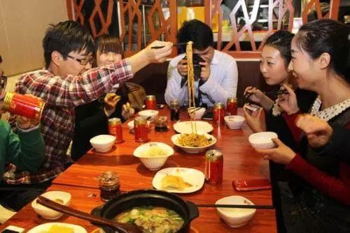 客流劇增、人員混亂，春節(jié)要怎么值班才能讓顧客滿意，讓自己多賺？