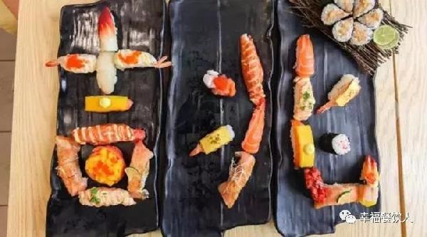 辭掉500強(qiáng)IT工作、開(kāi)了20家壽司店，靠火炙壽司火了8年？！