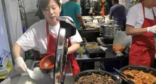 中國蓋澆飯?jiān)谟鹆耍刻鞄装俜莶粔蛸u