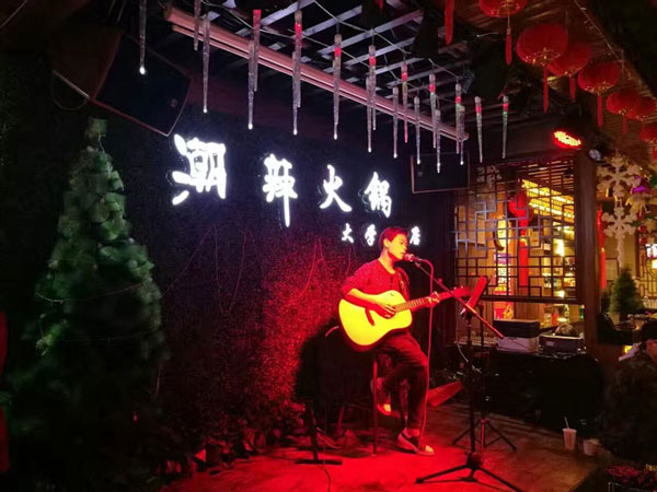 畢業(yè)就創(chuàng)業(yè)，大學(xué)生選擇哪個(gè)火鍋品牌才能穩(wěn)賺第一桶金