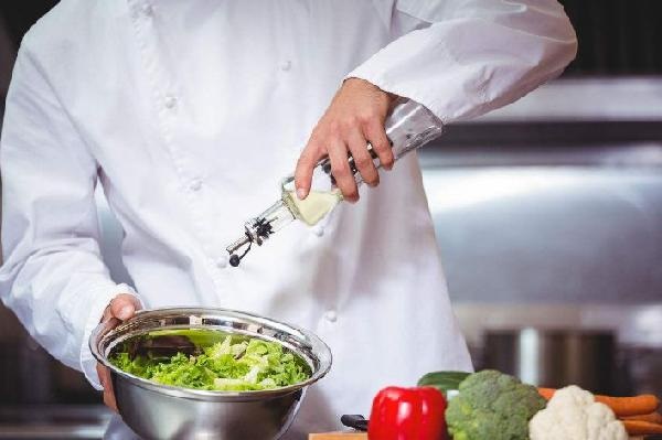 未來(lái)餐飲行業(yè)，廚師的出路在哪里？