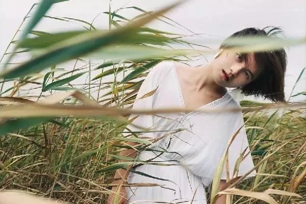 驚艷了！90后美女竟用面做成瓜子，人民日?qǐng)?bào)都為其打call