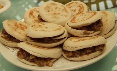 嘛玩兒？我就下樓吃個(gè)煎餅馃子，這都要有標(biāo)準(zhǔn)了？