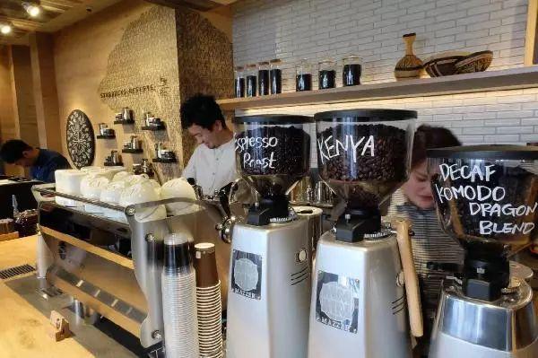 被詛咒的社區(qū)咖啡？顯然星巴克不這么認(rèn)為