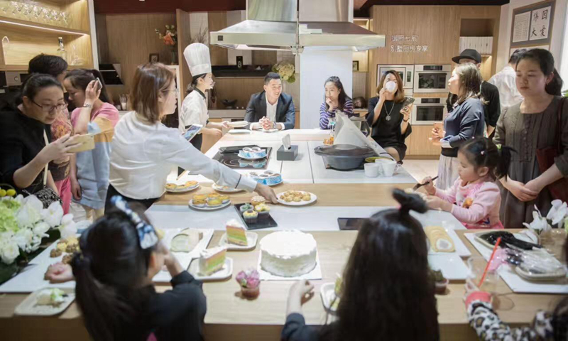 流量和即時配送之于共享廚房，是修路還是在路上舍命狂奔？