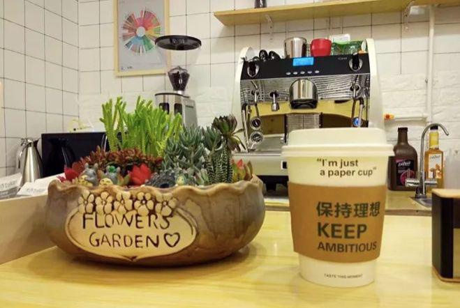 四線小城咖啡館，好評超星巴克，不花錢成當?shù)鼐W(wǎng)紅，它是如何做到的？