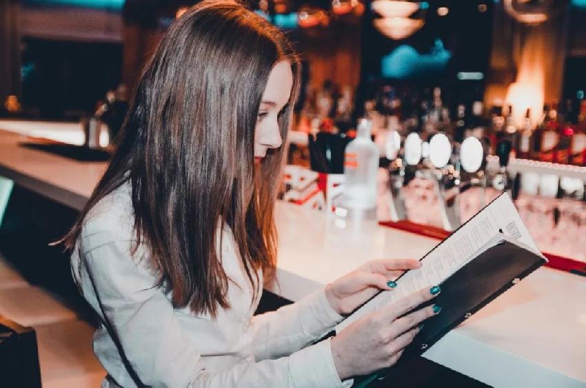 餐廳服務員一個舉動，讓顧客再也不來你的餐廳，千萬別犯！