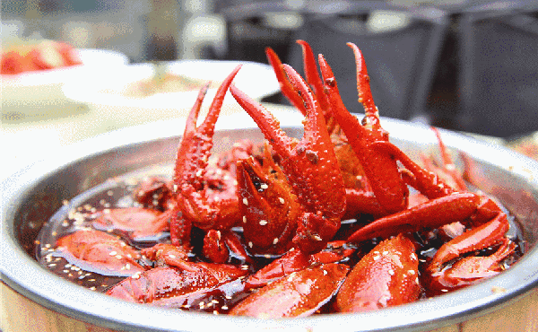 小龍蝦提價入市：食客說吃不起，餐廳說不賺錢