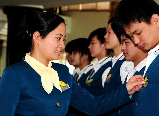 “小女孩”是做不好領(lǐng)班的！如何做一個(gè)優(yōu)秀的餐廳領(lǐng)班？