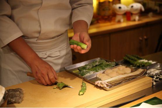 24秒做一道菜， 他讓食客吃到天婦羅之神的味道！