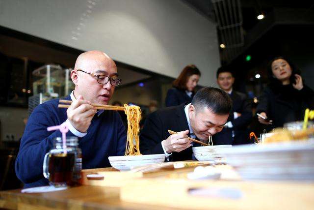 孟非小面將再關(guān)一家店，欲改做麻辣方便食品