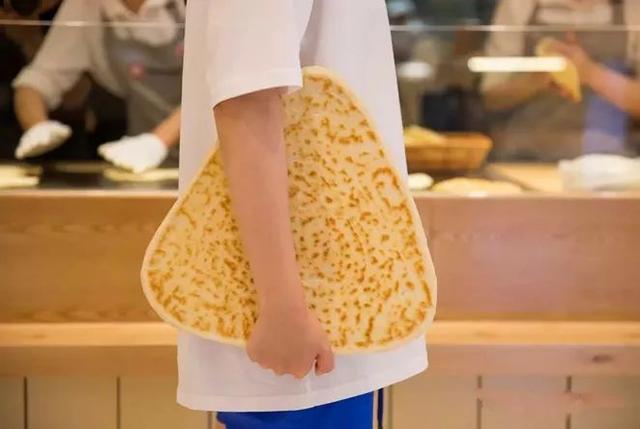 不斷“試錯(cuò)”的西貝，這次開了家“三角肉夾饃+咖啡”的餐廳……