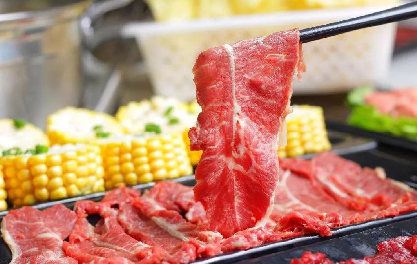 吃一個(gè)小時(shí)火鍋撈出8只蟑螂，店老板：不符合常理