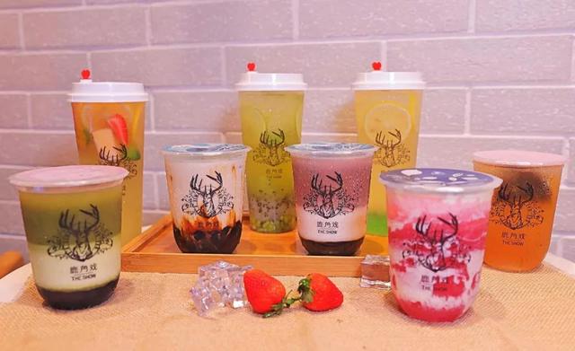 鹿角戲更名傳因資本注入，茶飲品牌緣何受資本青睞？｜餐見