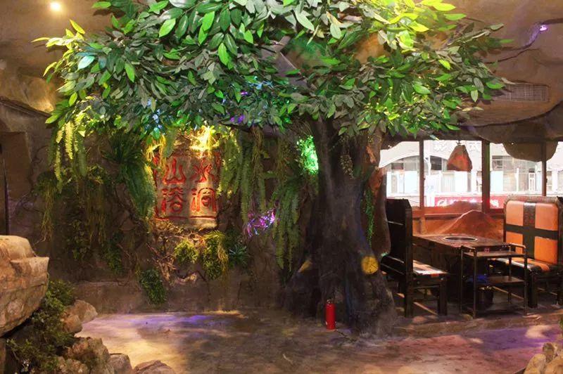 開在溶洞里的火鍋店，日流水2萬5