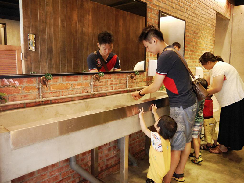 北京啟動(dòng)餐飲“廁所革命”：須設(shè)置自動(dòng)門，用餐高峰每15分鐘檢查一次