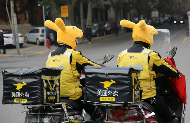 “外賣小哥不給力，害我訂單頻頻下滑！”小哥說，“這個(gè)鍋，我們不背！”