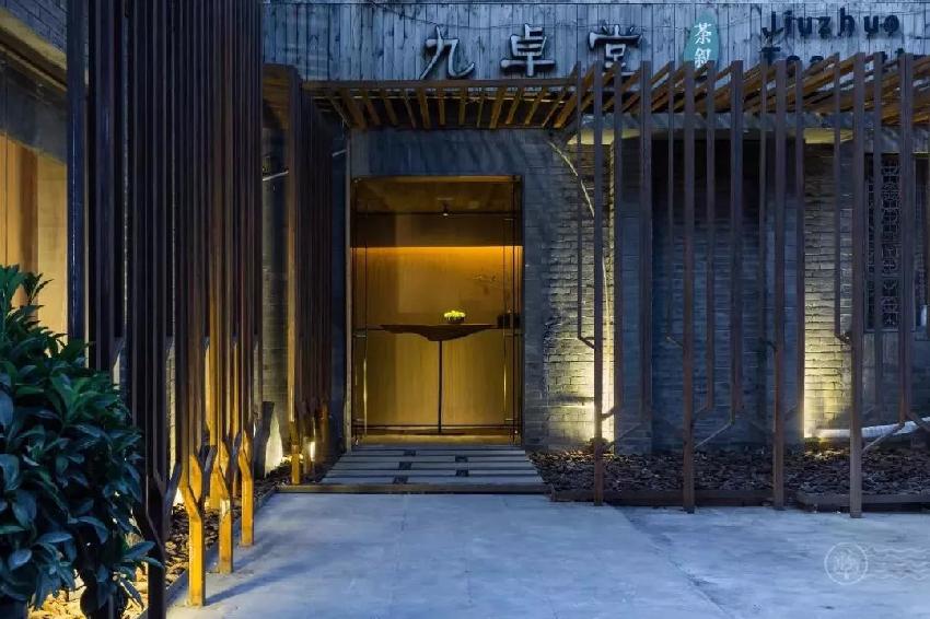 有一種比心，一定要給這家以撞色構造的餐廳！