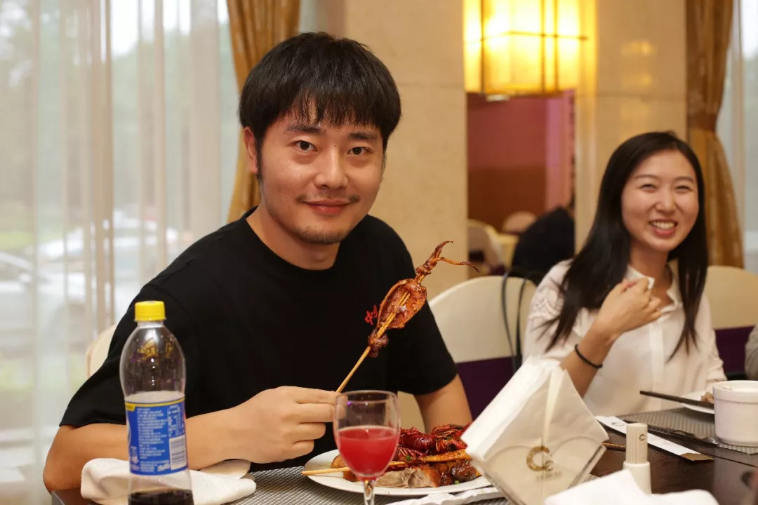 機(jī)器人也能做川菜？長虹的新動(dòng)作果然夠大！