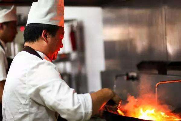 雙節(jié)長(zhǎng)假在即，廚師有什么假日權(quán)益？