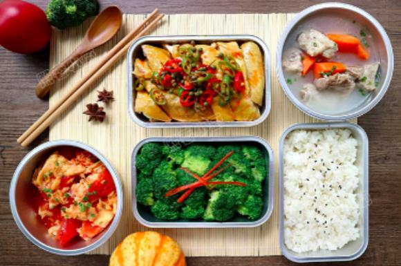 在愈發(fā)激烈的外賣大戰(zhàn)里，連鎖餐廳都出了什么招？|餐飲界