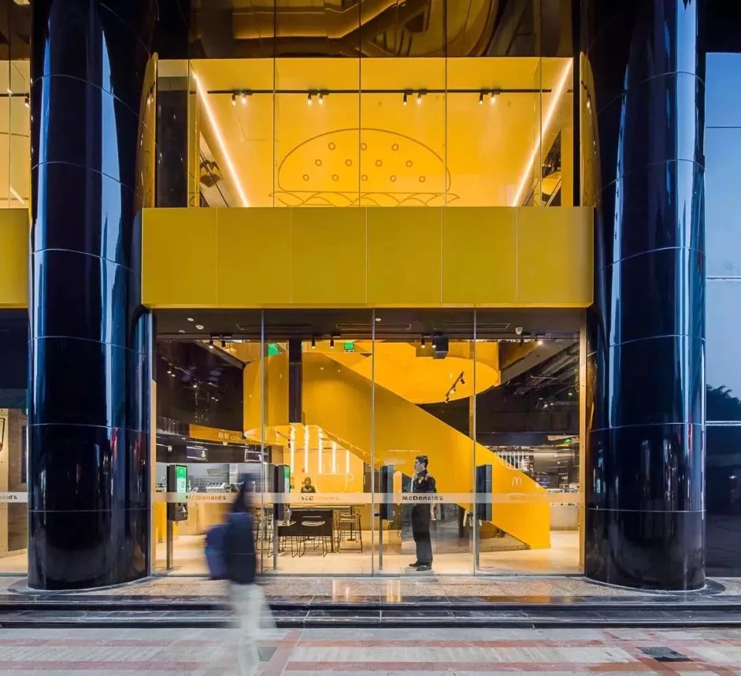 讀懂了麥當(dāng)勞、大家樂，也就讀懂了大眾餐飲的未來走向