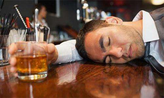 烤肉店一男子摔倒身亡，家屬要求賠償200萬！