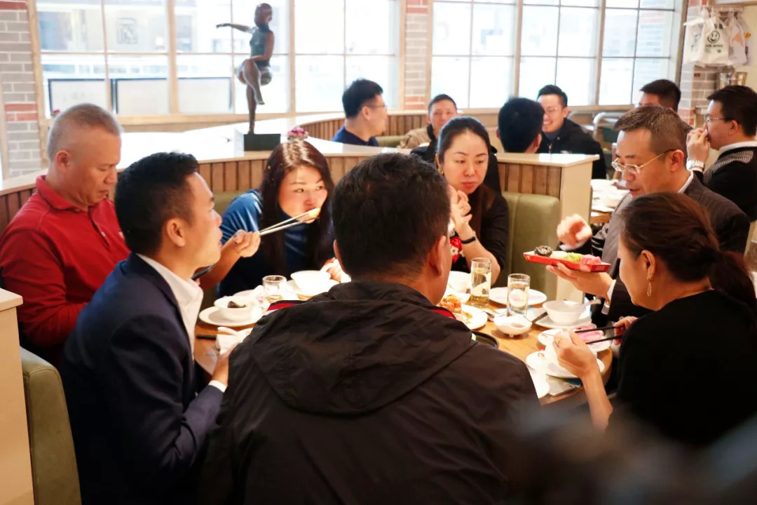 我們研究了100家餐廳：發(fā)現(xiàn)生意好的都有20個特征！