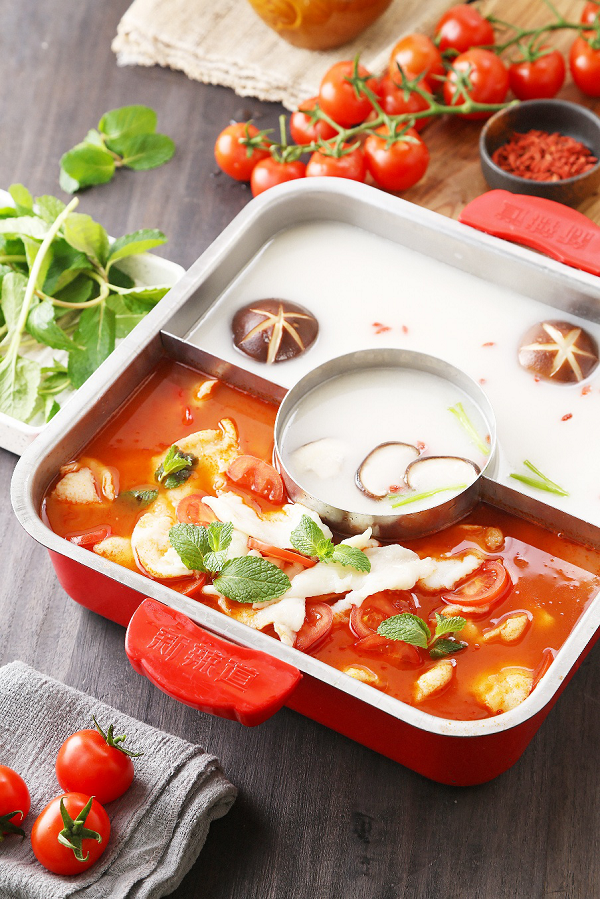 來(lái)新辣道魚(yú)火鍋享受大口吃魚(yú)的快感，隨心配專(zhuān)屬于你的口味