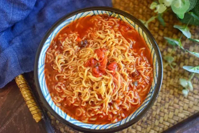 全面復(fù)工在即，泡面卻持續(xù)走紅，方便面何以占據(jù)C位？