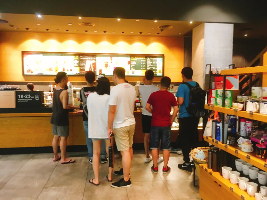 茶、咖不分家！喜茶與星巴克的成功有何共性？｜餐見(jiàn)|餐飲界