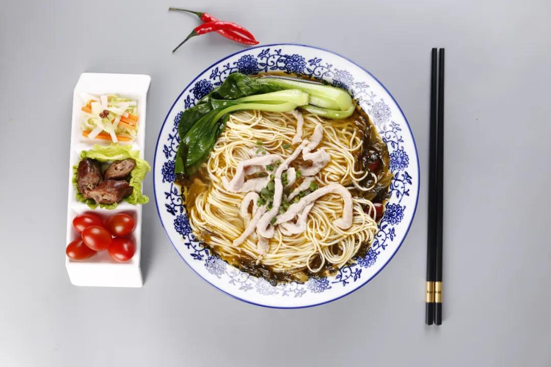 “被人忽悠”開飯店，20萬打水漂，最后他總結了一句話