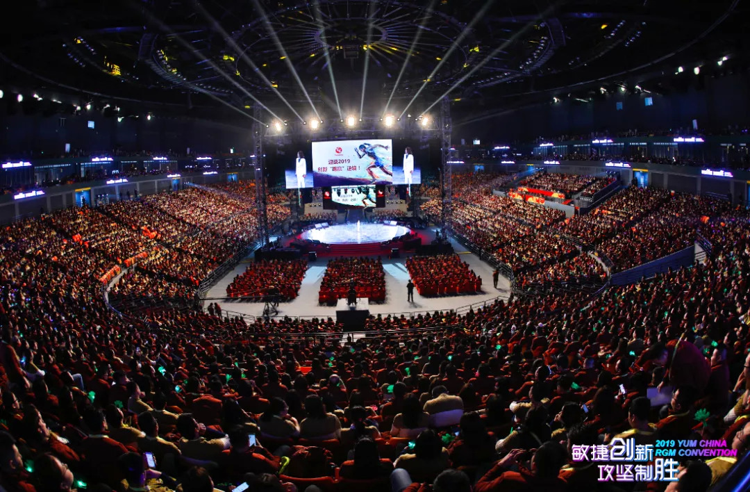 獨家專訪中國最大餐飲集團掌門人：真正厲害的人，都是剛?cè)岵?></a>
          <div> <a href=