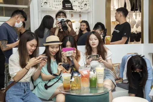 “尬聊”的茶飲行業(yè)，是“社交屬性”惹的禍？