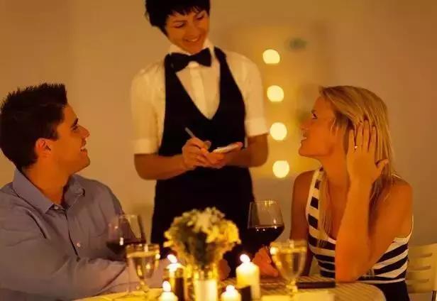 顧客要退菜，看4個不同服務(wù)員如何處理！